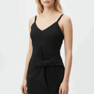 Vestido preto.